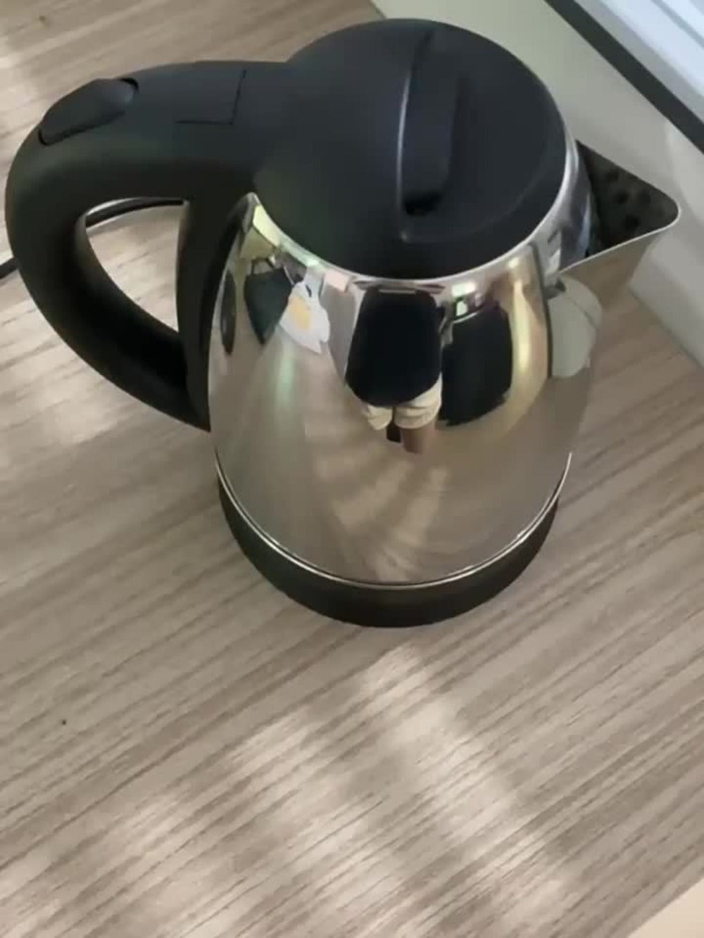 Electric Kettle Stainless Steel 2L Large Capacity 67.63oz with Auto Shut-Off, LED Indicator, BPA-Free Double Wall, Fast Boiling for Coffee & Tea – Black Hot Water Kettle for Home, Office & Dorm