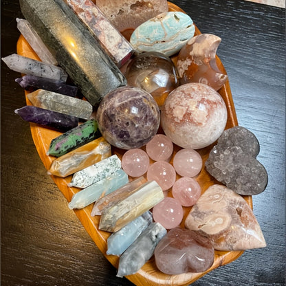Crystal Gift Box Set 450g – Raw Stones, Agate & Crystal Carvings Collection Box for Home Decor, Office Ornaments & Holiday Gifts – 1LB Mixed Healing Crystal Set