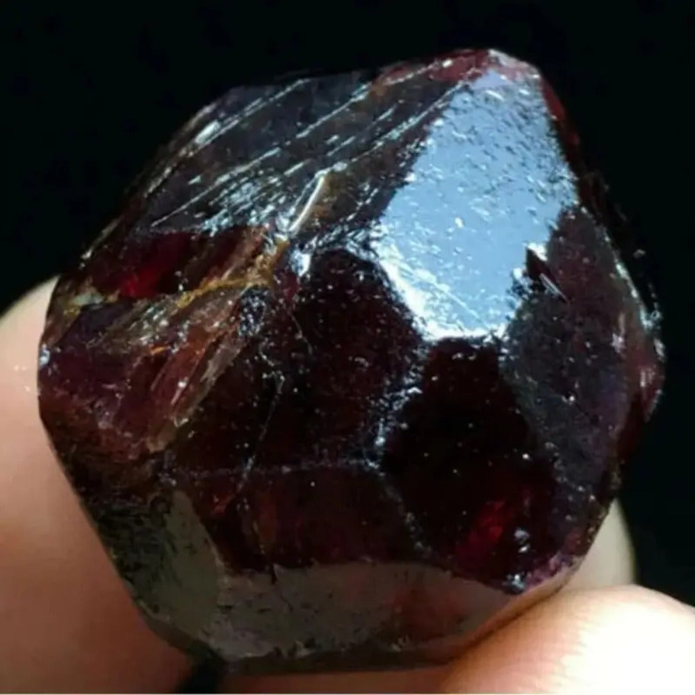 Natural Red Garnet Crystal Rough Stone – Raw Unpolished Mineral Specimen for Home Decor, Crystal Healing, Feng Shui Display & Collector Gift, Genuine Gemstone Rock
