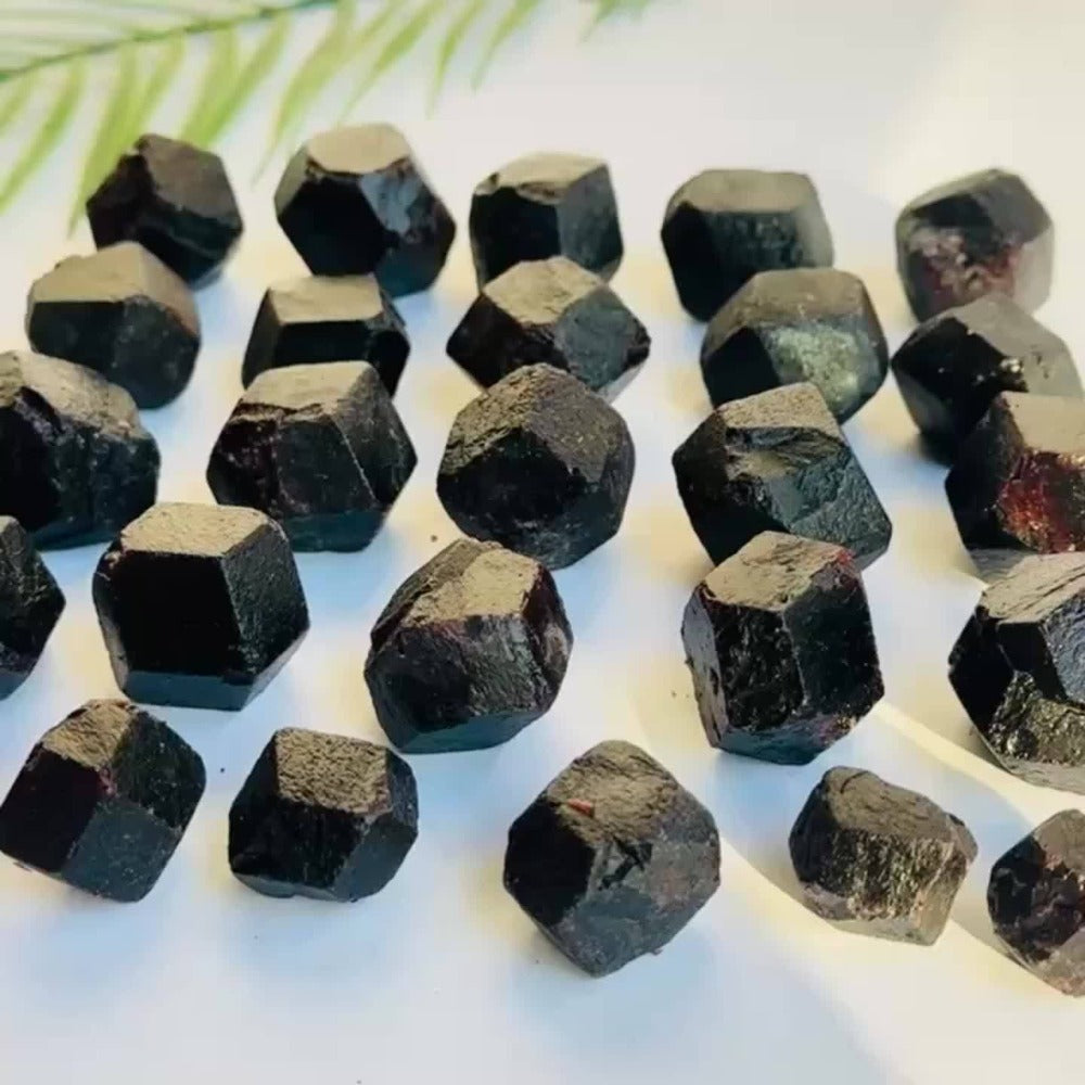 Natural Red Garnet Crystal Rough Stone – Raw Unpolished Mineral Specimen for Home Decor, Crystal Healing, Feng Shui Display & Collector Gift, Genuine Gemstone Rock