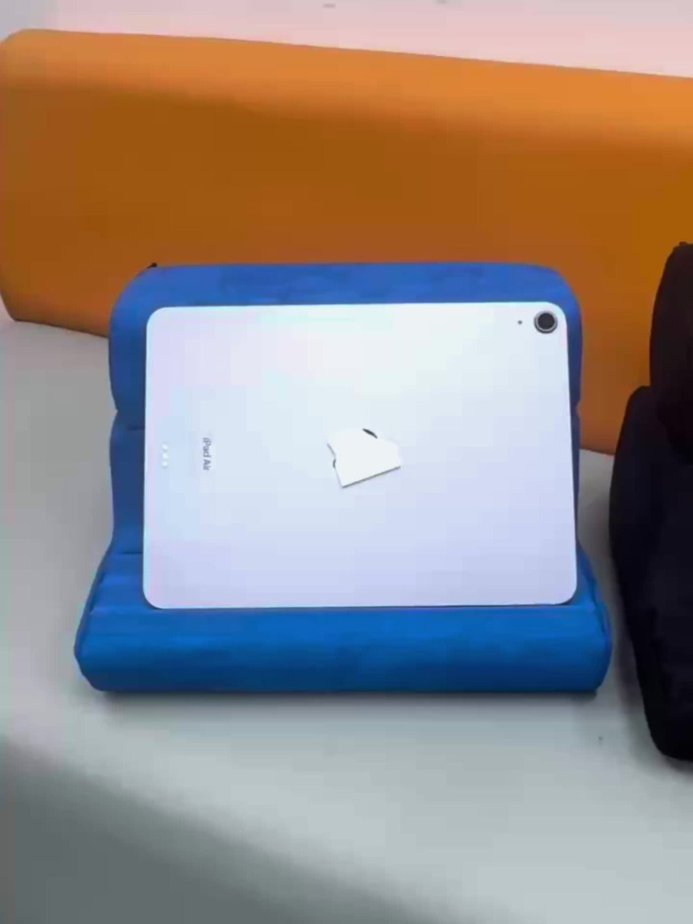 Tablet Pillow Stand Lap Bed Holder – Hands-Free Viewing, Foldable, Washable Cover, Fits iPad iPhone E-Reader