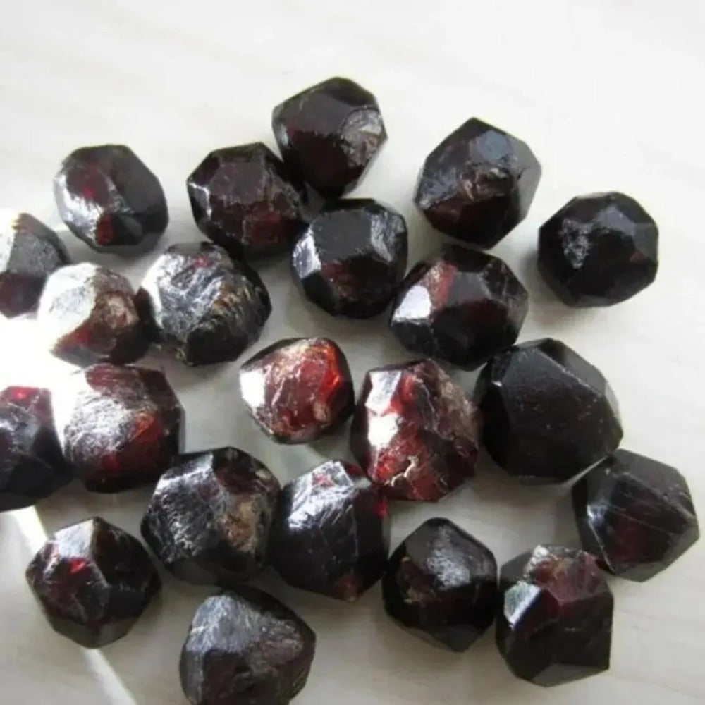 Natural Red Garnet Crystal Rough Stone – Raw Unpolished Mineral Specimen for Home Decor, Crystal Healing, Feng Shui Display & Collector Gift, Genuine Gemstone Rock
