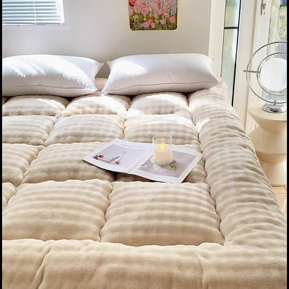 Quilted Mattress Topper Fluffy Flannel Bubble – Breathable Fiber Fill Foldable Sleeping Pad 2.36–3.15" Thick for Twin Full Queen King Bed